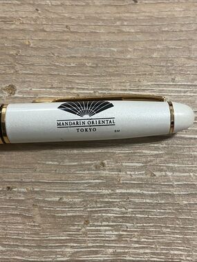 Mandarin Oriental Tokyo White & Gold Logo Ballpoint Pen